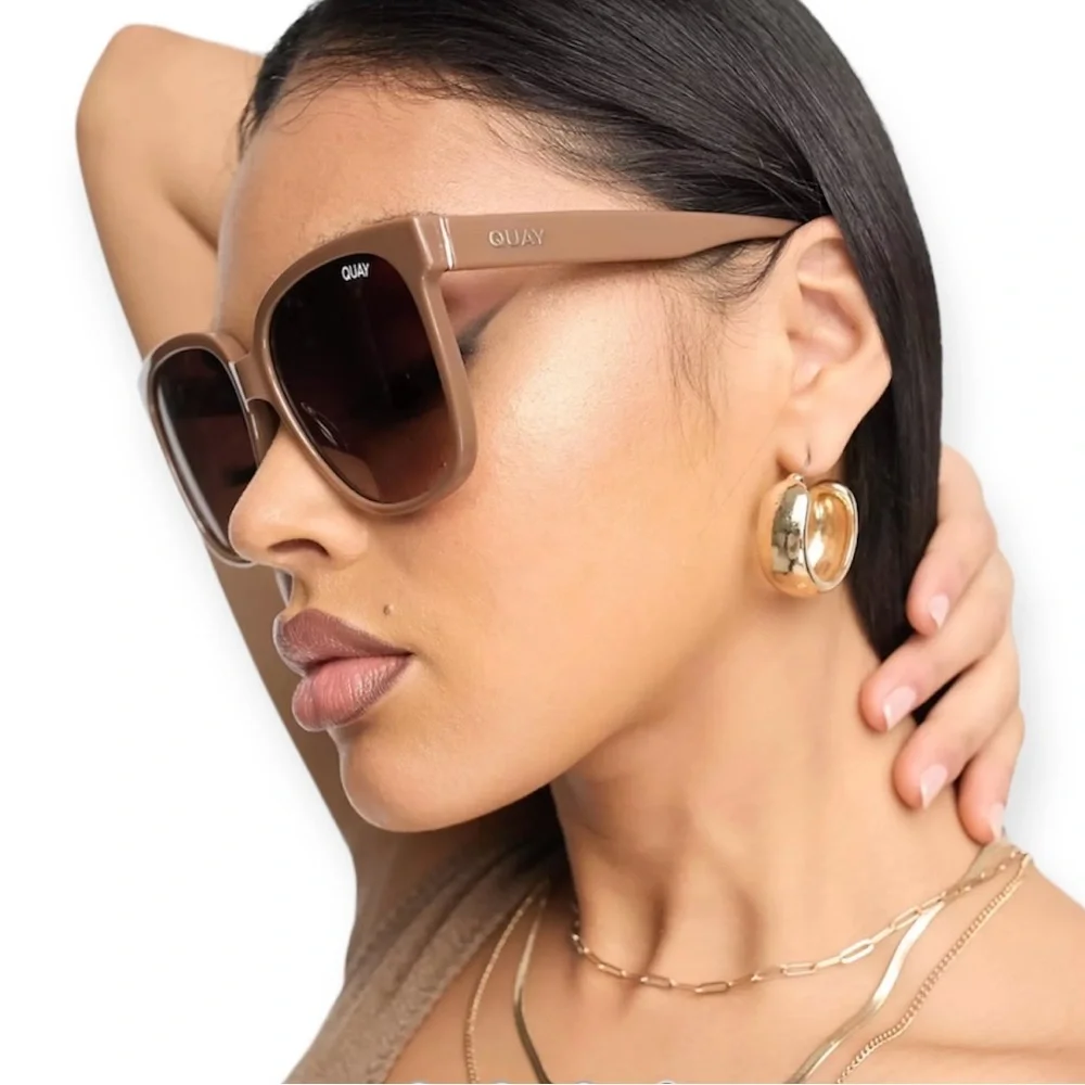 QUAY Wide Awake Sunglasses Oat Frame Brown Gradient Lenses Oversized NWT